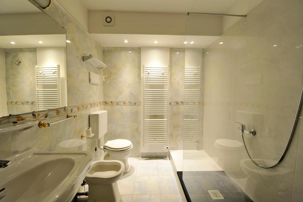 Koupelna v ubytování Maxxim Hotel & Loft