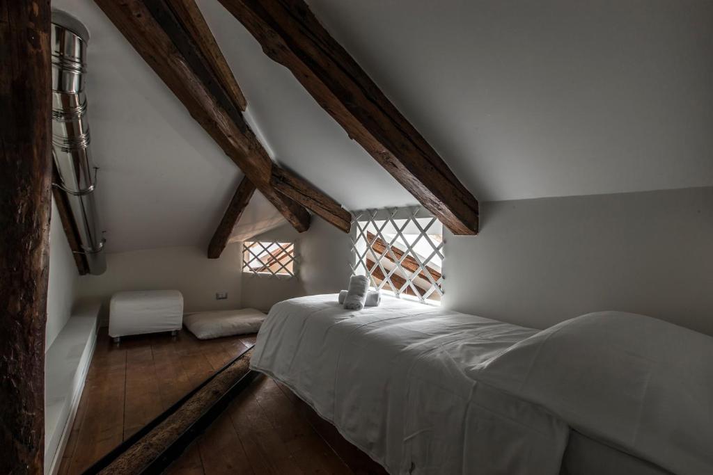Posteľ alebo postele v izbe v ubytovaní Design District Apartment R&R