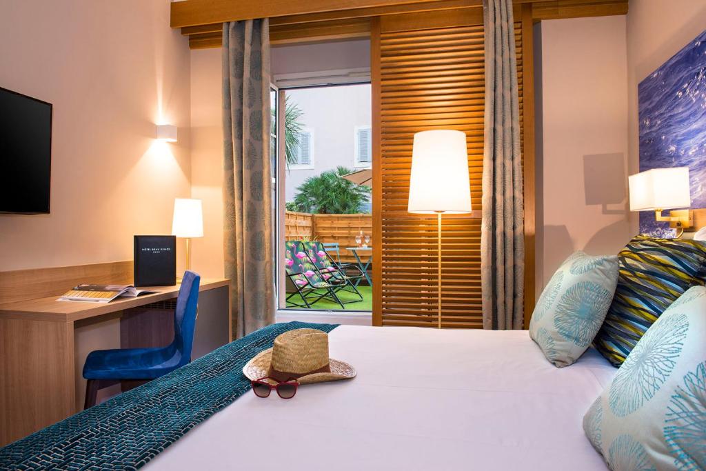 Cama ou camas em um quarto em Hotel Beau Rivage