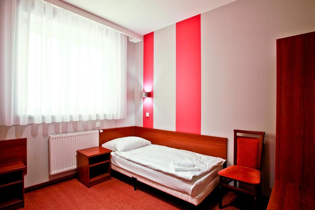 Posteľ alebo postele v izbe v ubytovaní Hotel Chabrowy Dworek