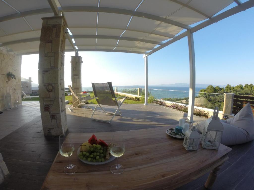 Balkón nebo terasa v ubytování Paliouri Sea Lounge by Luxlikehome