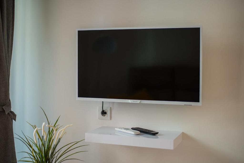 Leona Deluxe Apartments - 15