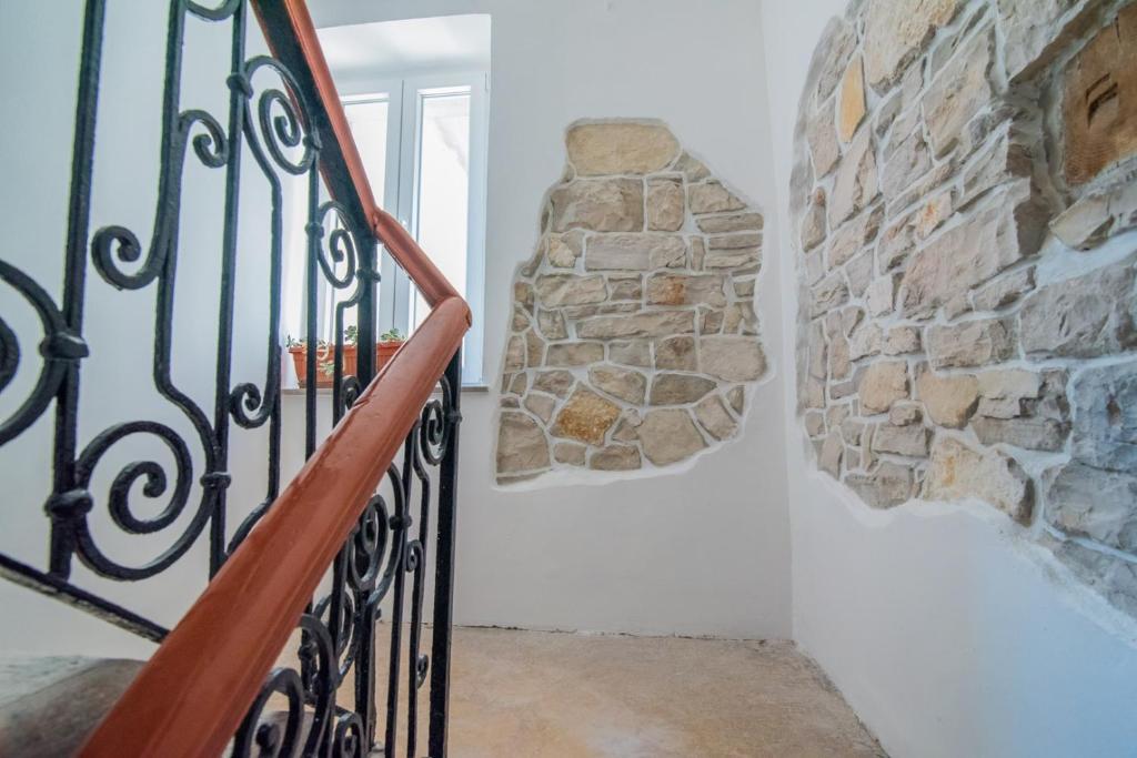 Leona Deluxe Apartments - 13