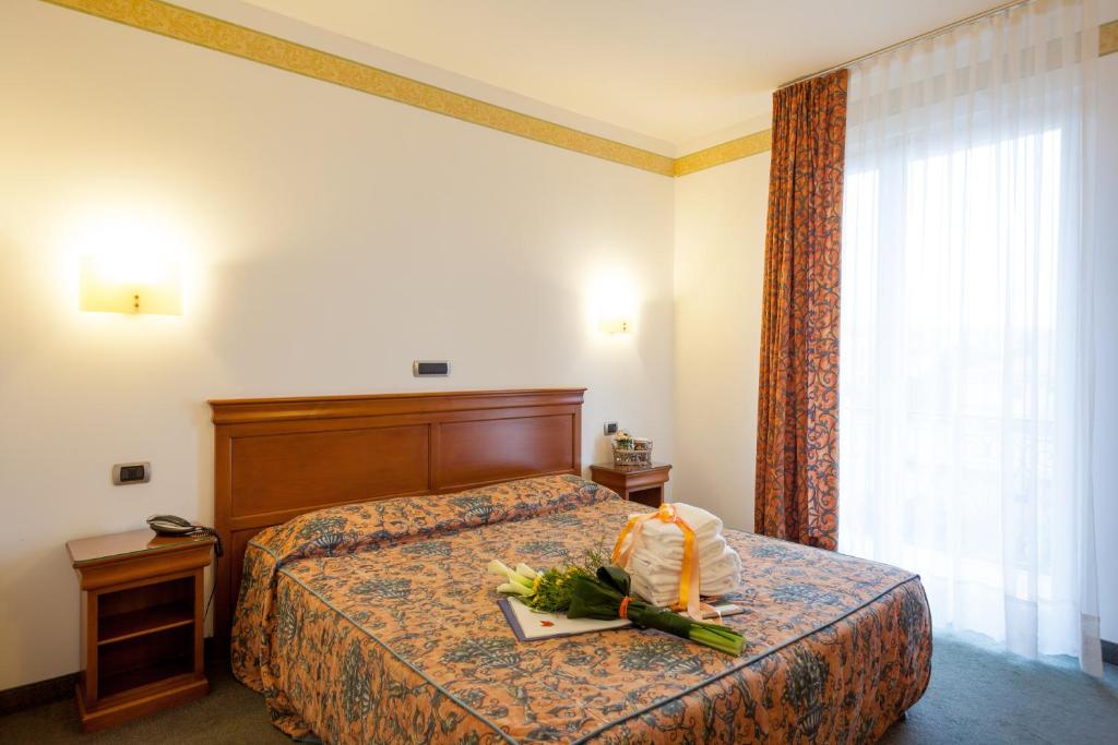 Postel nebo postele na pokoji v ubytování Hotel Bologna