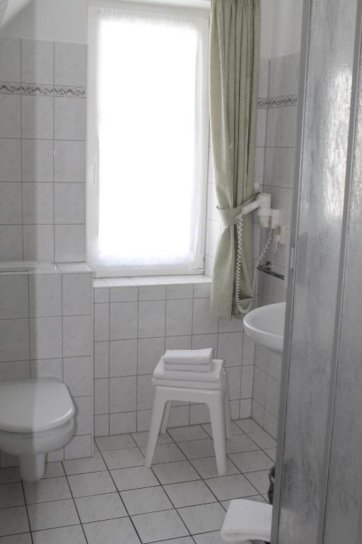 Koupelna v ubytování Hotel Haus Kranich
