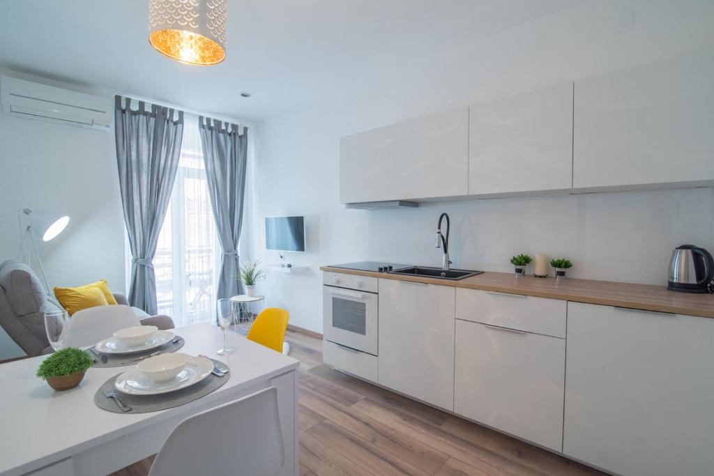 Leona Deluxe Apartments - 2