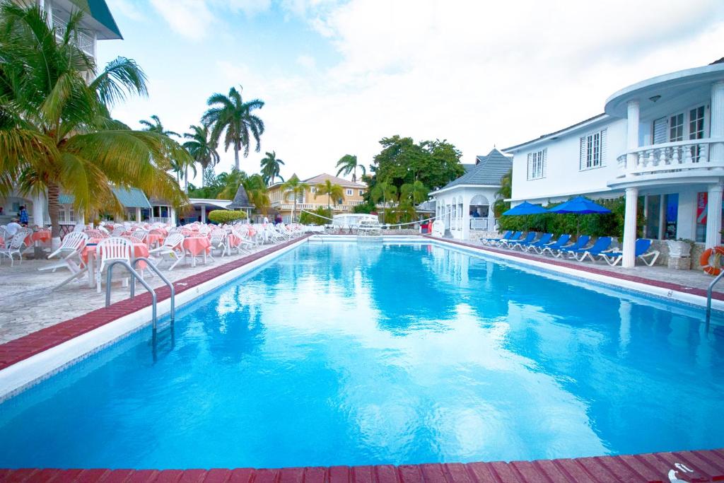 Bazén v ubytování SeaGarden Beach Resort - All Inclusive nebo v jeho okolí