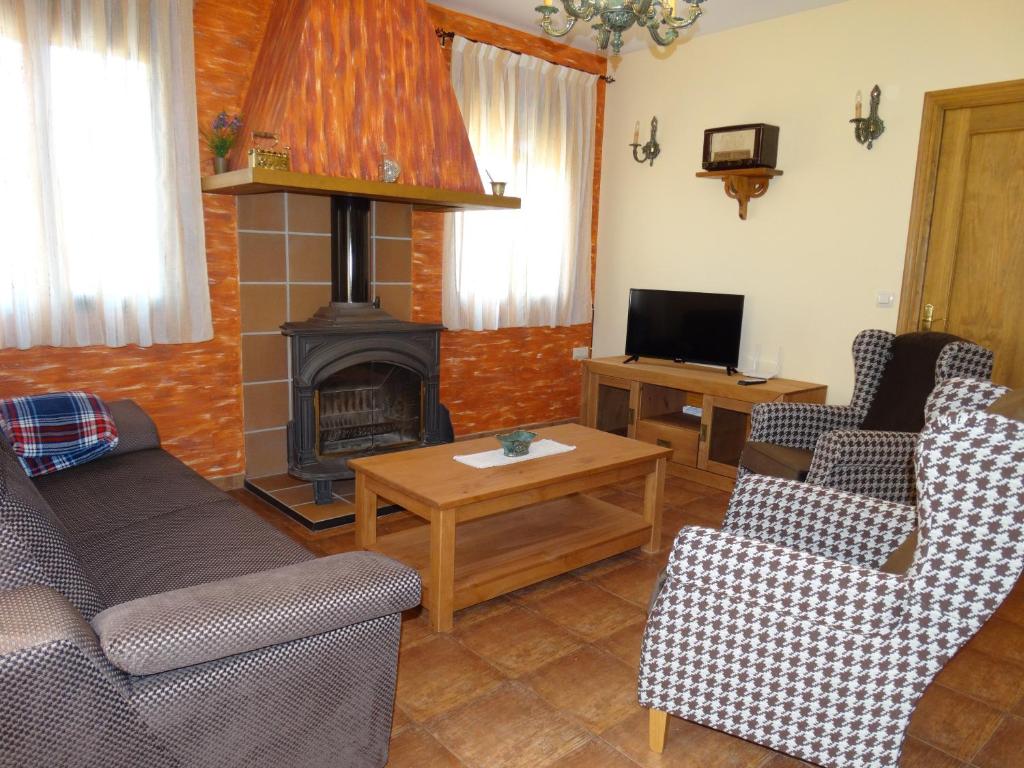 TV a/nebo společenská místnost v ubytování Casas Rurales La Loma