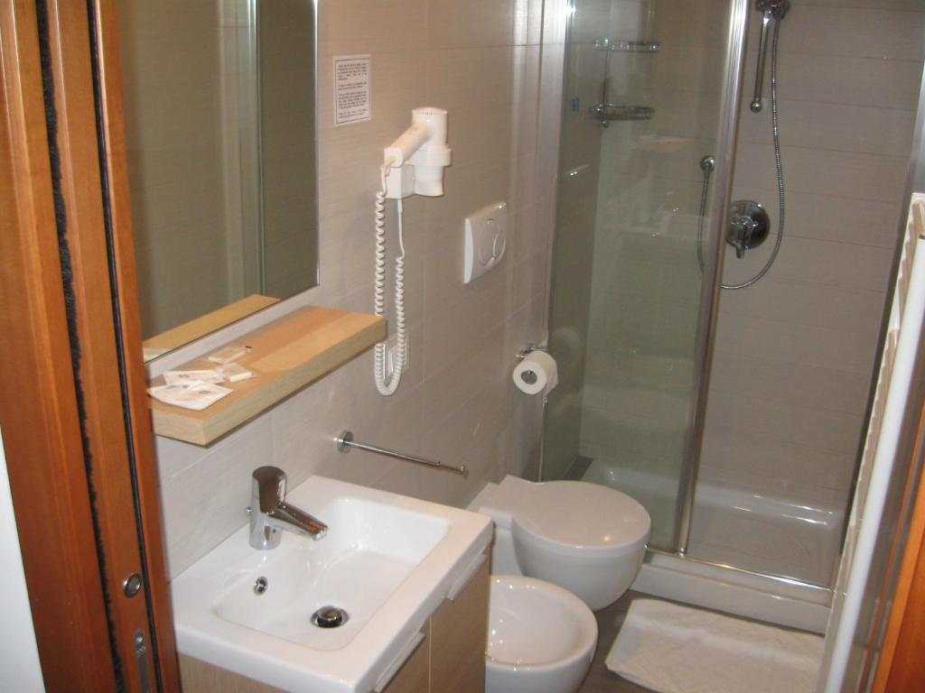 Koupelna v ubytování Hotel Mezzaluna