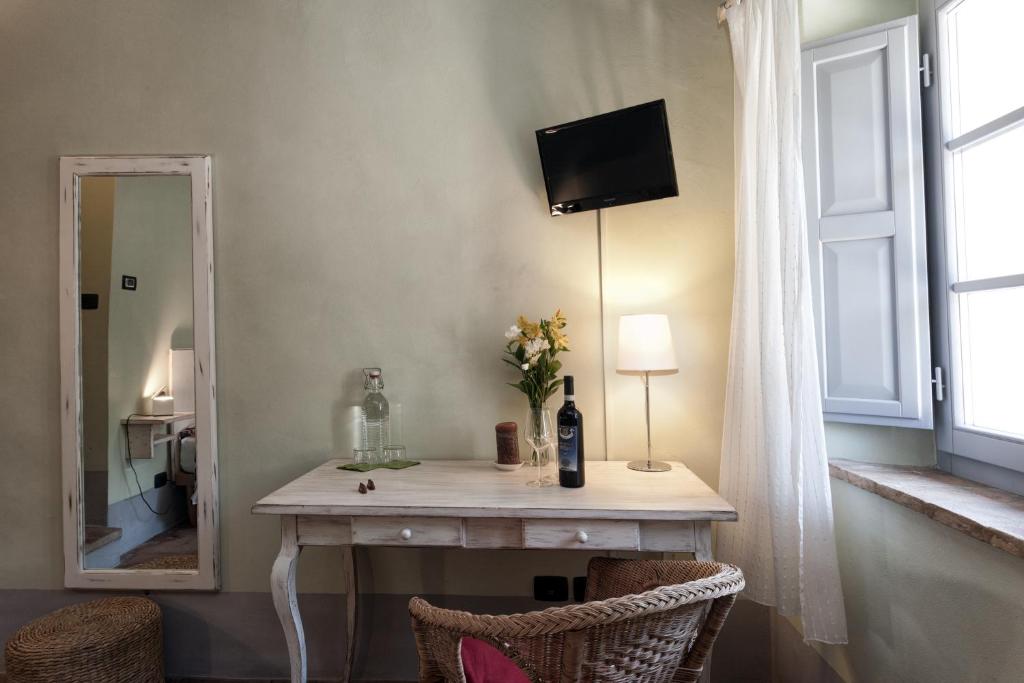 TV a/nebo společenská místnost v ubytování Scalette di Piazza B&B