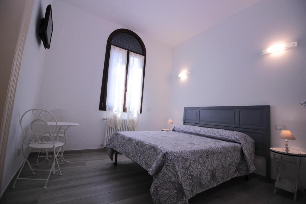 Alloggio I Grifoni - Tweepersoonskamer Met Eigen Badkamer