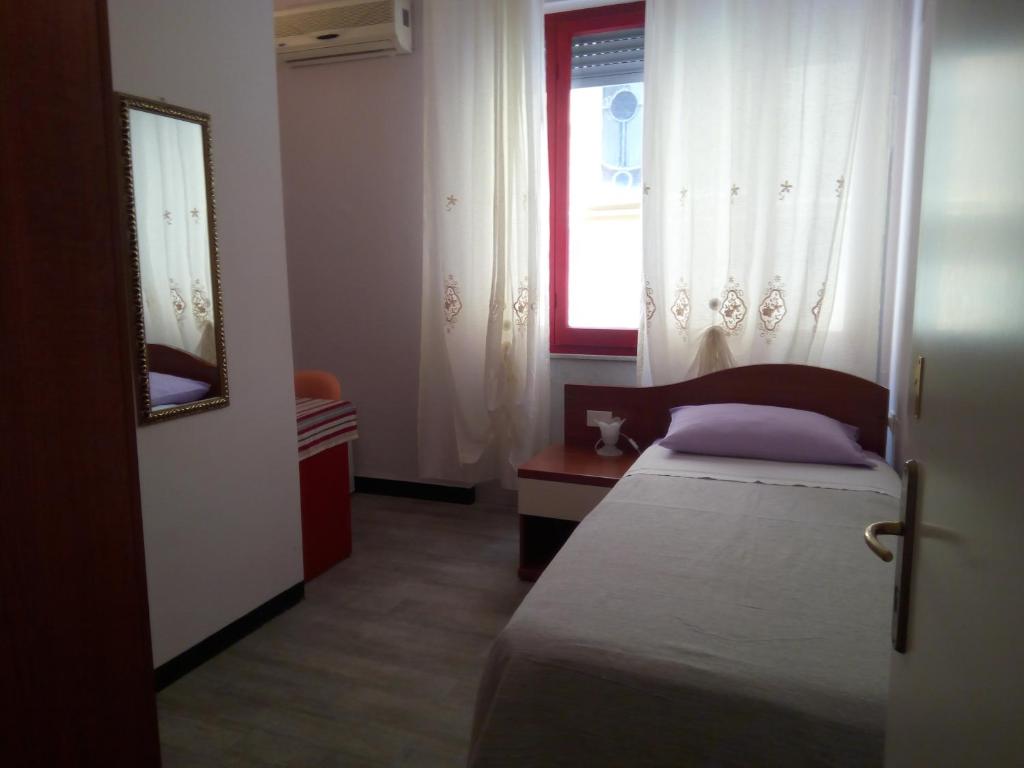 Postel nebo postele na pokoji v ubytování Affittacamere La Spezia Inn
