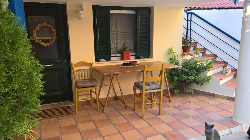 Spitaki Spata Airport Studio - 4