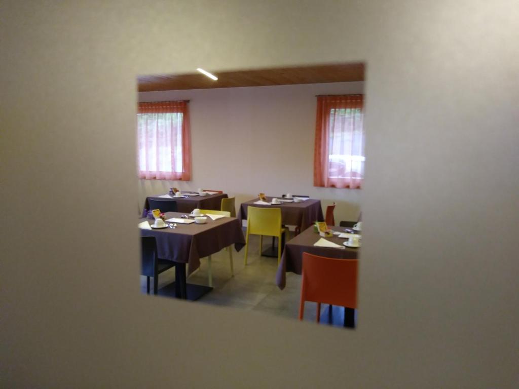 Restoran või mõni muu söögikoht majutusasutuses Agritur I Colori