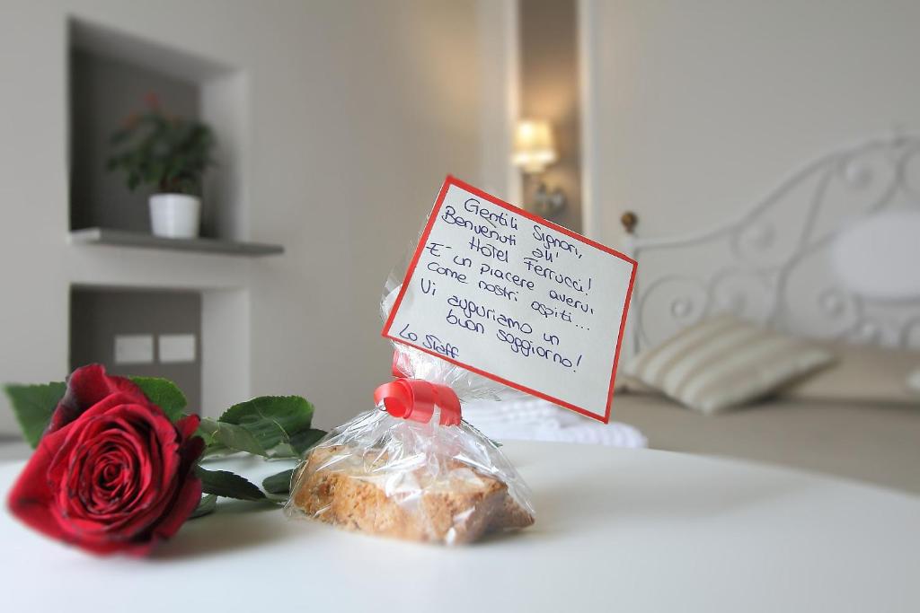 Postel nebo postele na pokoji v ubytování Hotel Ferrucci