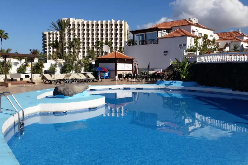 Bazén v ubytování Apartment in Playa de las Americas 1 nebo v jeho okolí