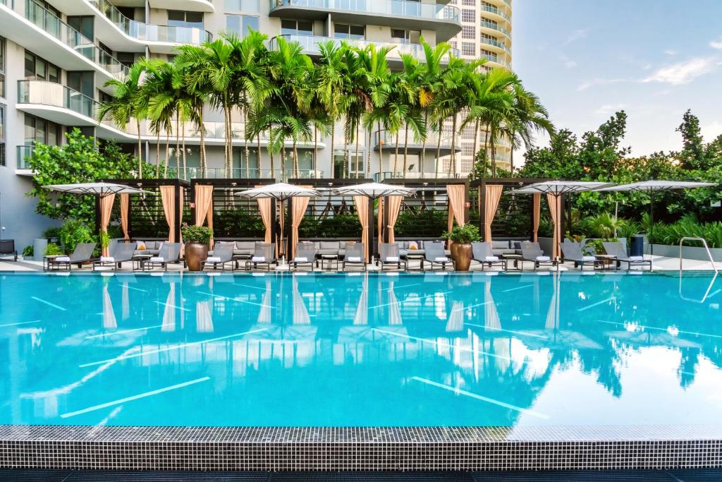 Bazén v ubytování Hyde Suites Midtown Miami nebo v jeho okolí