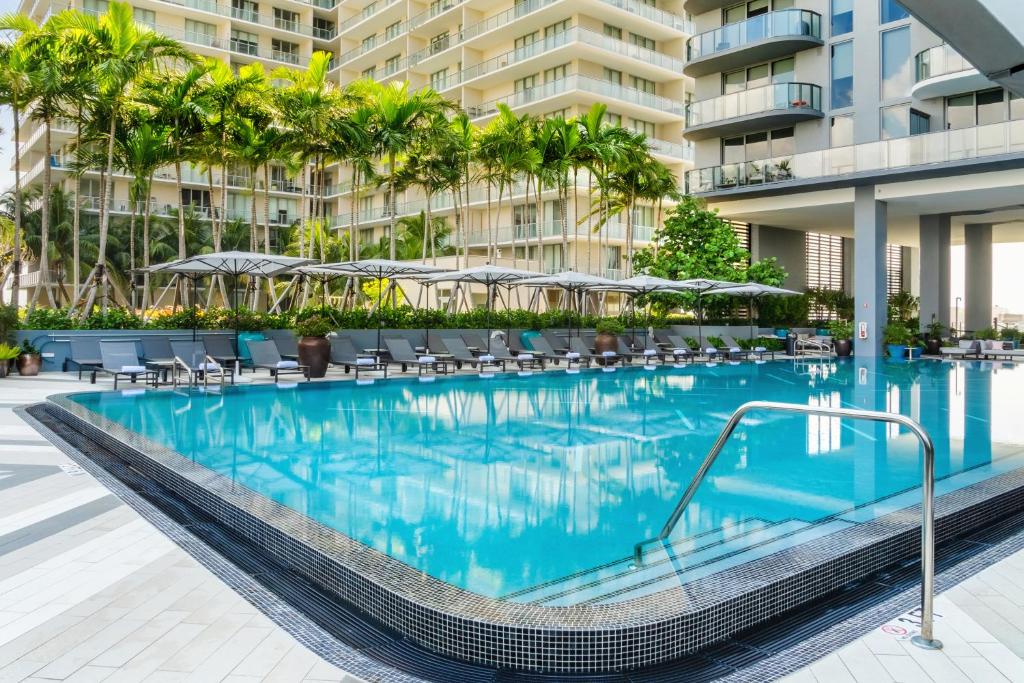 Bazén v ubytování Hyde Suites Midtown Miami nebo v jeho okolí