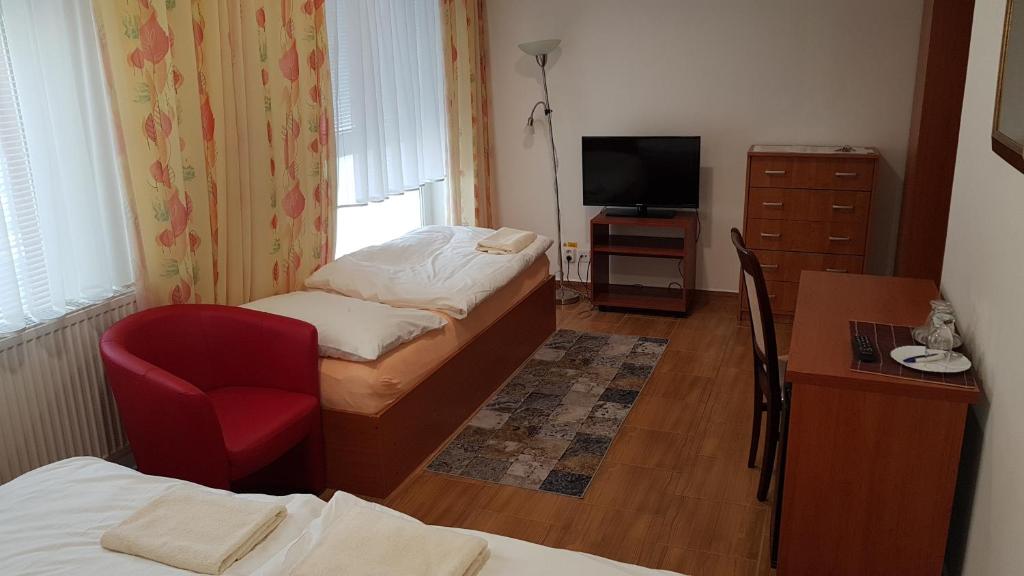 Postel nebo postele na pokoji v ubytování Penzion PKO Nitra
