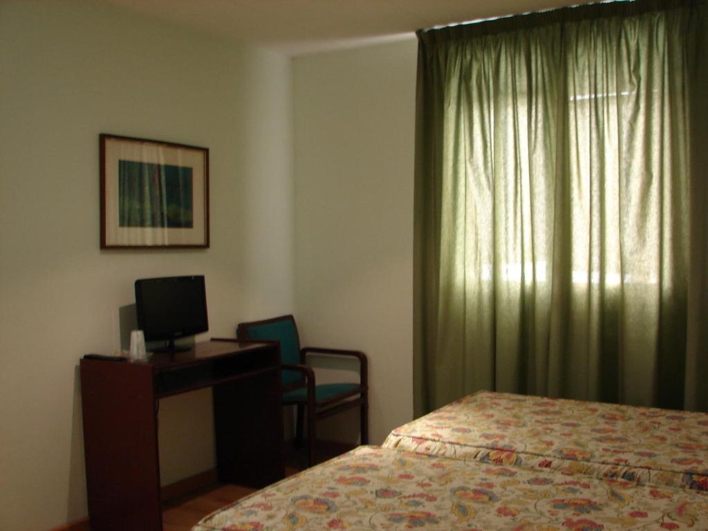 Postel nebo postele na pokoji v ubytování Hostal Del Ripollès