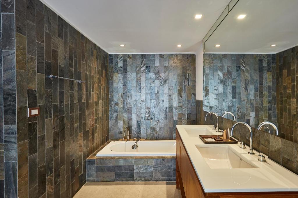 LUXX Langsuan Hotel - SHA Plus - Resim 17