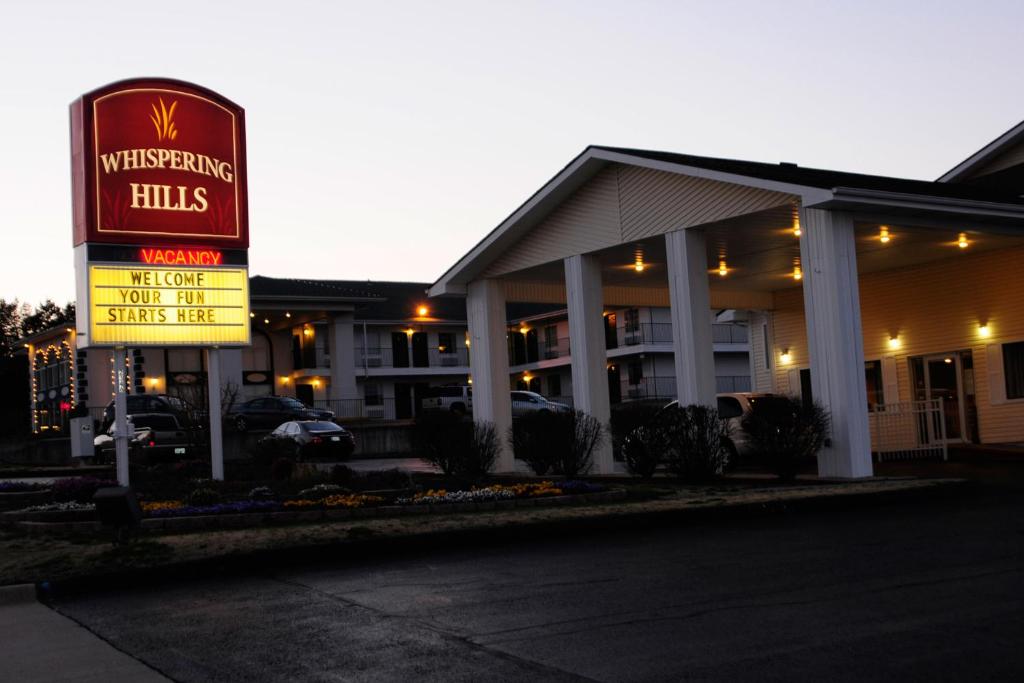 One of the Best Hotels In Branson: Whispering Hills Inn ($75 per night)