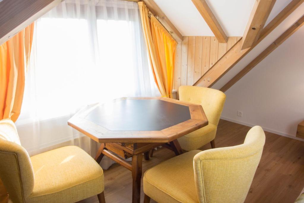 Posedenie v ubytovaní Hotel & Restaurant Hasenstrick