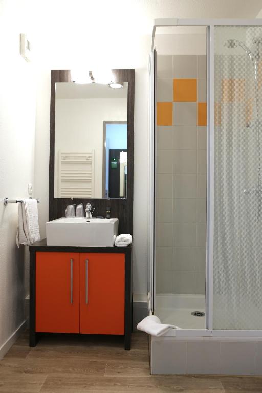 Adonis Paris Sud - Studio Apartment With Balcony