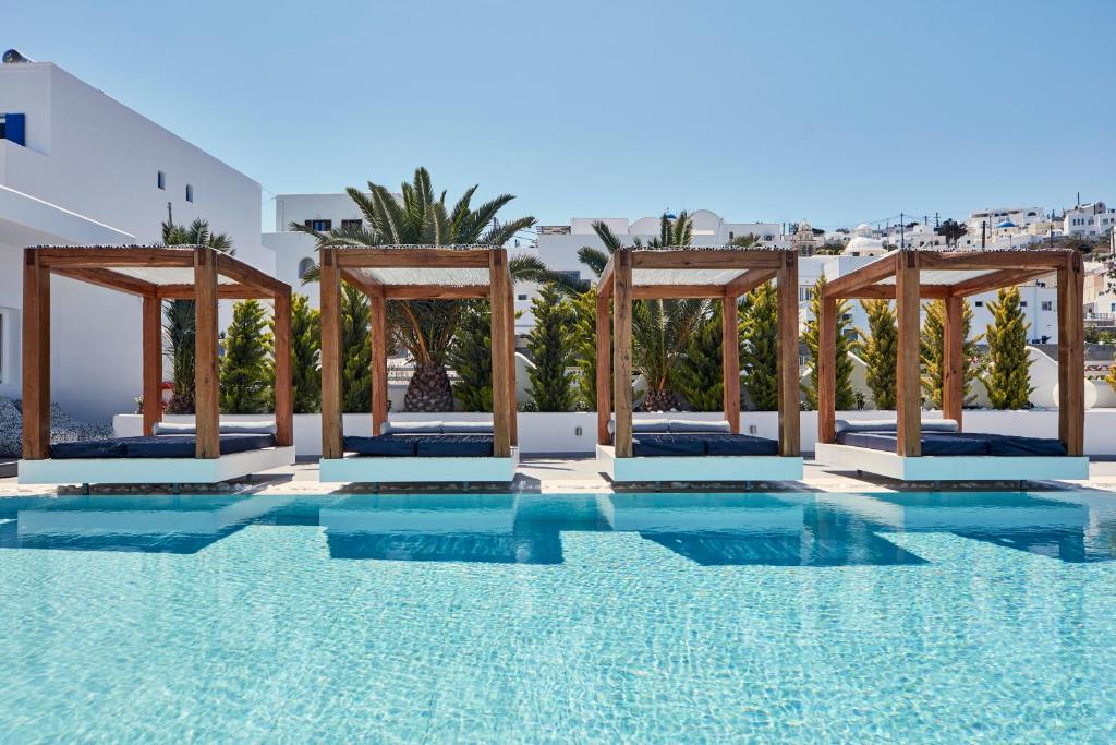 Bazén v ubytování Callia Retreat Suites - Adults Only nebo v jeho okolí