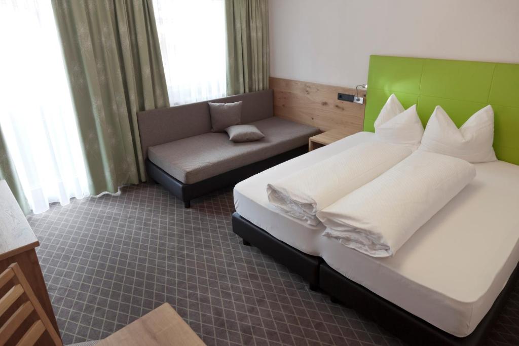 Postel nebo postele na pokoji v ubytování Hotel Mozart