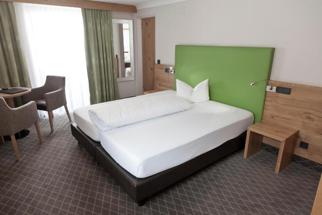Postel nebo postele na pokoji v ubytování Hotel Mozart
