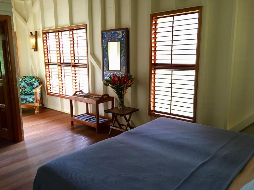 Tempat tidur dalam kamar di Bluff Beach Retreat