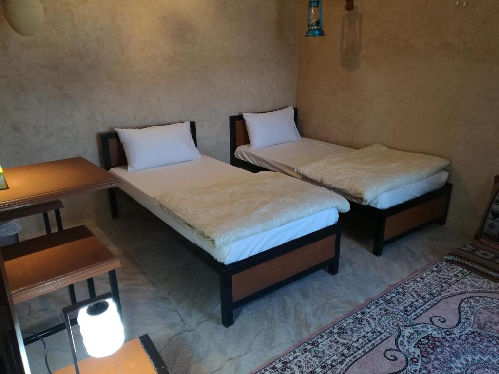 Postel nebo postele na pokoji v ubytování Durrat Al-Misfah Guest House
