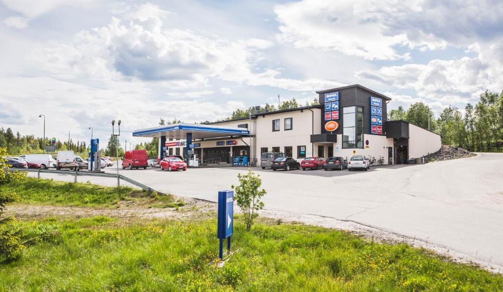 a gas station with cars parked in a parking lot at Motel SEO Muonio in Muonio