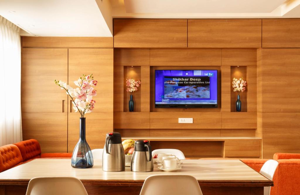 TV a/nebo společenská místnost v ubytování Hotel Ambassador by ACE Hotels