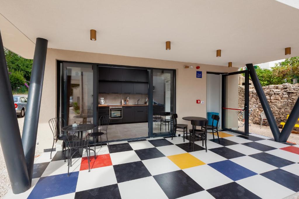 Patio nebo venkovní prostory v ubytování SUBTUB Hostel Makarska