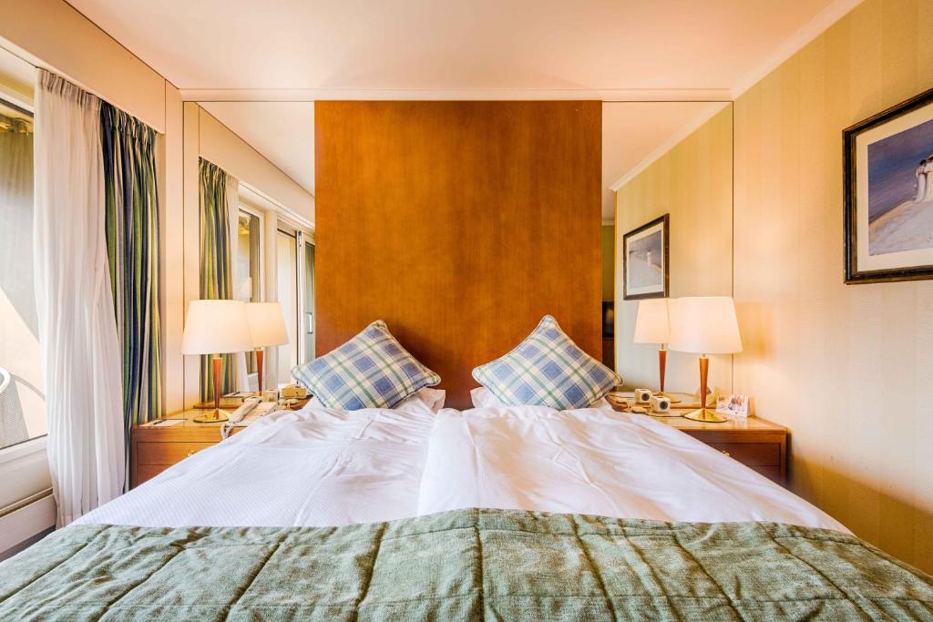 Postel nebo postele na pokoji v ubytování Royal Plaza Montreux