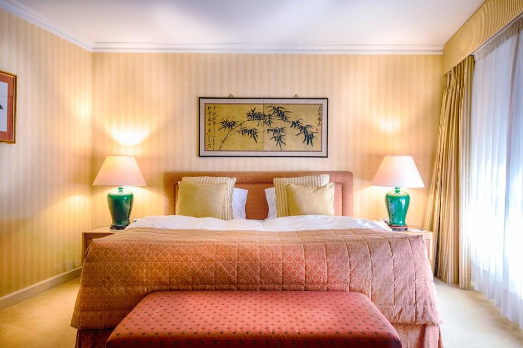 Postel nebo postele na pokoji v ubytování Royal Plaza Montreux