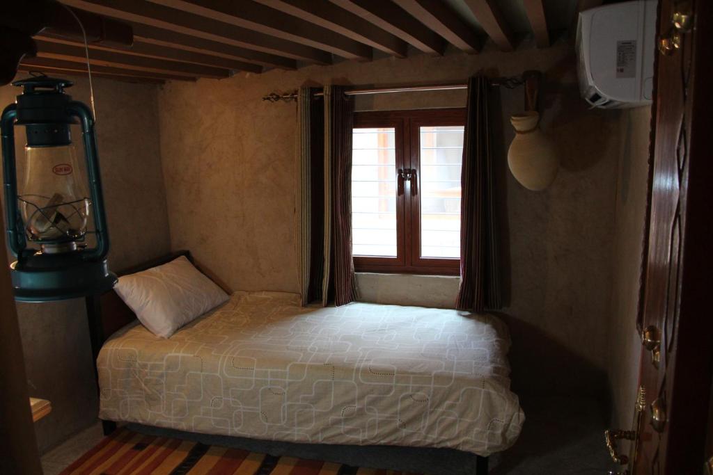 Postel nebo postele na pokoji v ubytování Durrat Al-Misfah Guest House