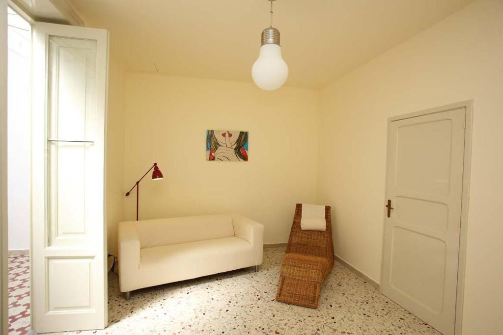 A seating area at Alla Busiata