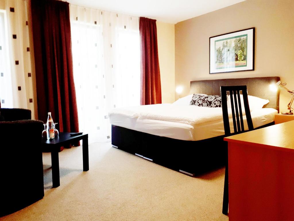 Llit o llits en una habitació de Hotel Restaurant Denis