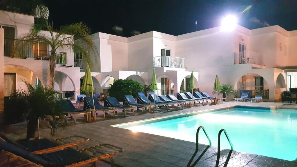 Bazén v ubytování Florence Hotel Apartments nebo v jeho okolí