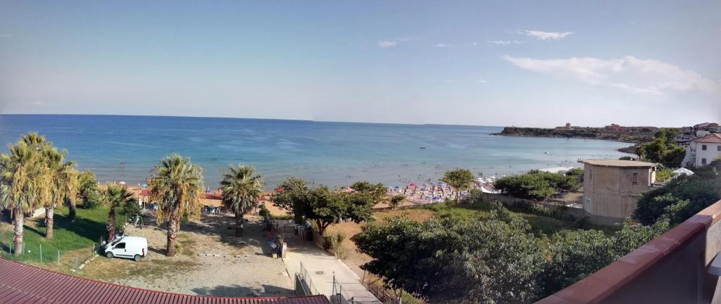 a view of a beach and the ocean from a building at Appartamento sul Mare Capo Rizzuto in Capo Rizzuto