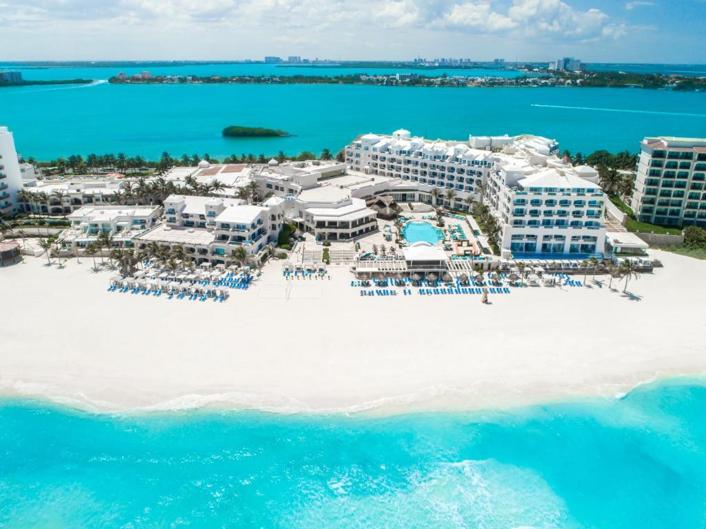 an aerial view of the resort on the beach at Wyndham Alltra Cancun All Inclusive Resort in Cancún