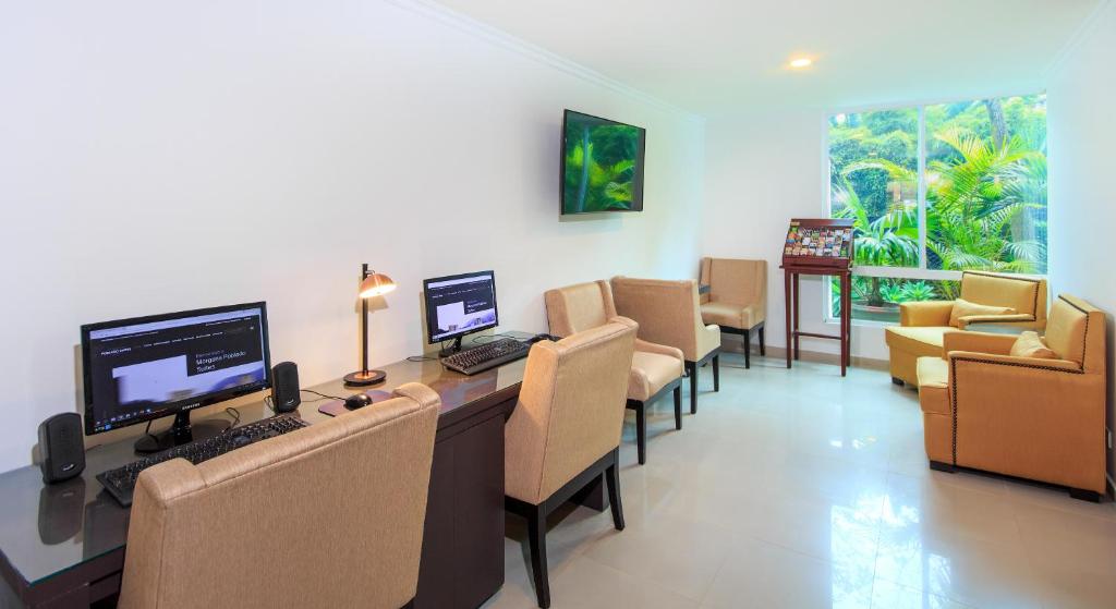 TV a/nebo společenská místnost v ubytování The Morgana Poblado Suites Hotel