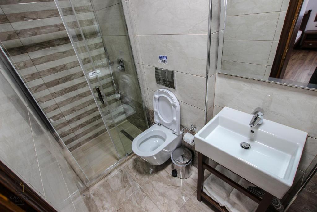 Un baño de Hotel Kastro