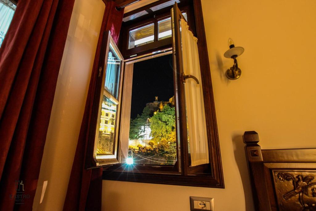 Galería fotográfica de Hotel Kastro en Gjirokastër