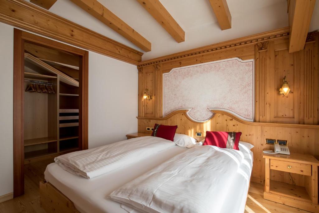 Postel nebo postele na pokoji v ubytování Hotel Chalet all'Imperatore
