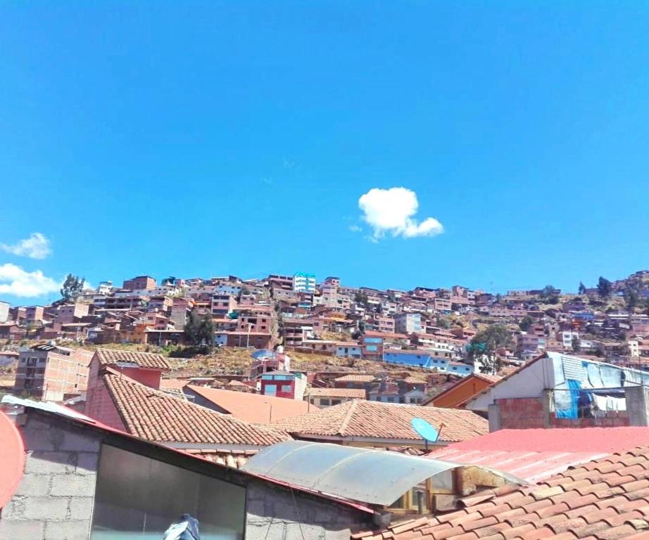 Vista generica su Cuzco o vista sulla città dall'interno dell'affittacamere