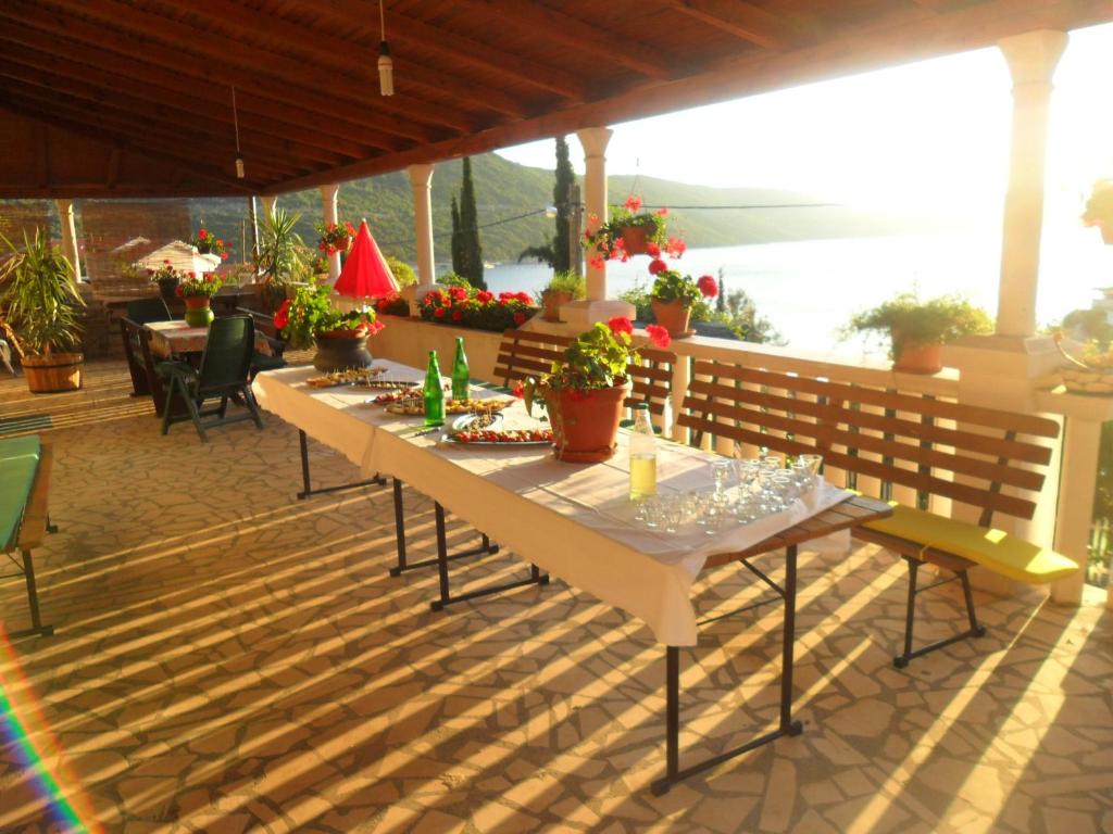 Restaurace v ubytování Guest House Babić